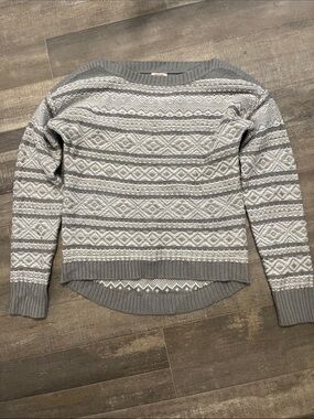 Gray and White Patterned Crewneck Sweater - Women